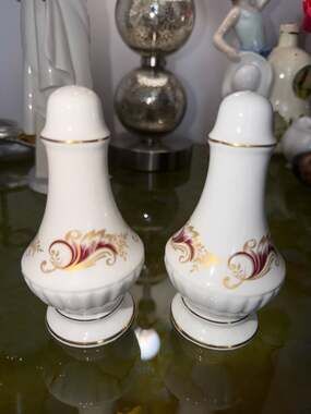 Royal Tara Irish Fine Bone China Salt and Pepper Shakers with Floral Gold Trim